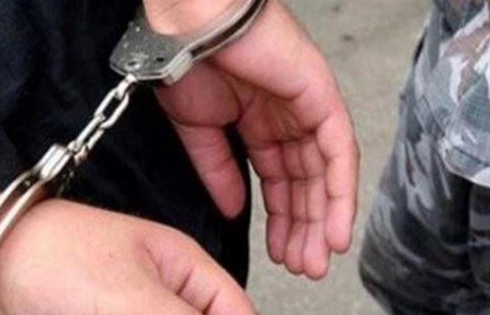 هدّدها بمسدسه دفاعاً عن صديقته ...ورسالة نصيّة أنقذتها