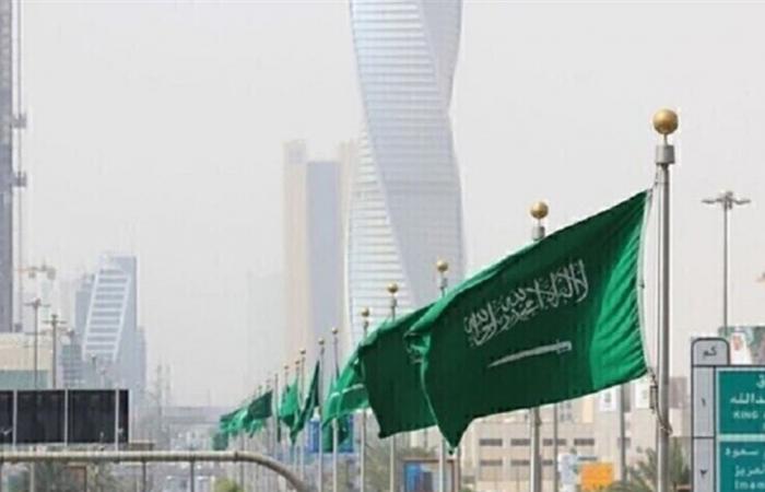 السعودية تعلن رفع تعليق حضور العاملين في القطاع الخاص لمقار أعمالهم