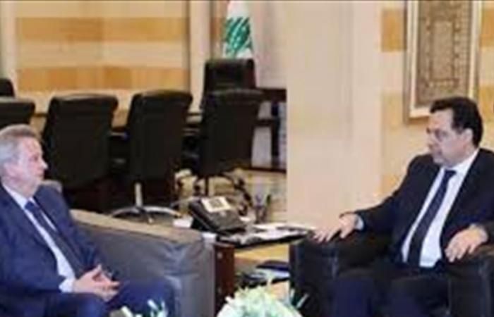 لقاء دياب وسلامة بالصرافين غير كافٍ لخفض الدولار.. وتوقعات بـ'احتدام واسع' في الأيام المقبلة