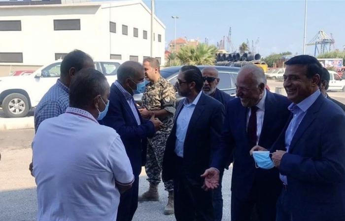 جولة لوزيرين مستقيلين في مرفأ طرابلس