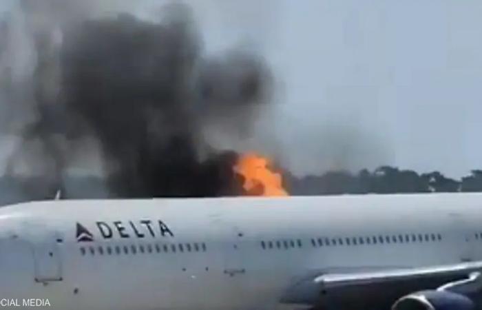 إشتعال النيران بطائرة ركاب أميركية (فيديو)