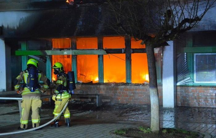 بالصور: حريق هائل يلتهم مدرسة في ألمانيا