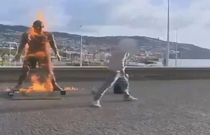 بالفيديو: شاب يحرق تمثال رونالدو في ماديرا 