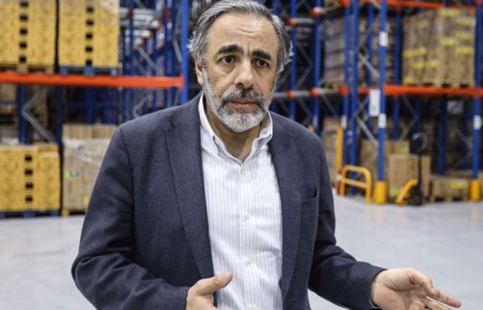 بحصلي: مئات المستوعبات الغذائية عالقة في المرفأ