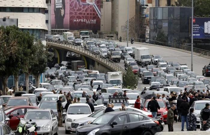 ضرائب لتمويل زيادات على رواتب القطاع العام تُشعل الشارع