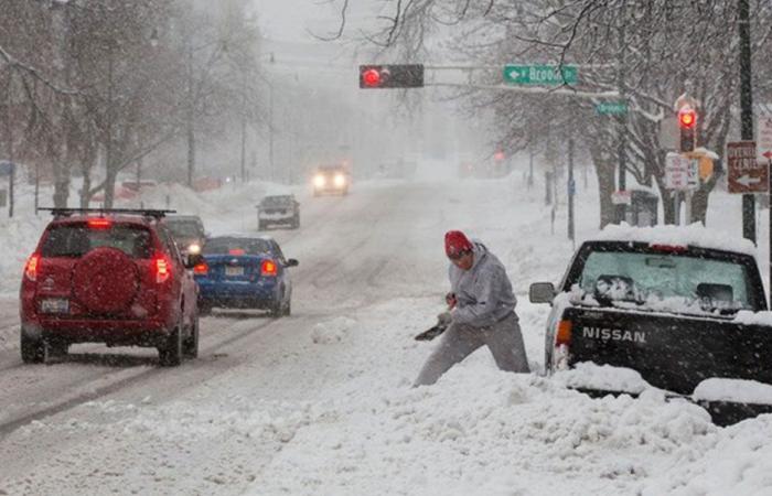 أميركا تستعد لعاصفة ثلجية عنيفة جديدة