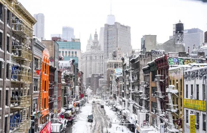 وفاة قائد طائرة ومساعده في مطار لاغوارديا بنيويورك