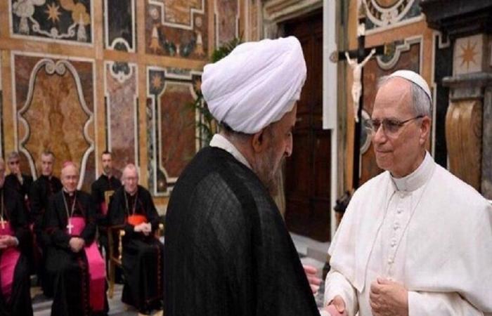 بابا الفاتيكان يمنح سفير إيران الوسام البابوي!