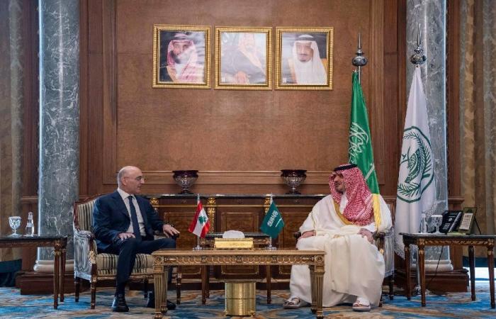 الحجار يبحث التعاون الأمني مع نظيره السعودي